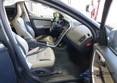 2011 Volvo Xc60 T6/T6 R-Design из США, поврежденный, VIN YV4902DZXB2223596